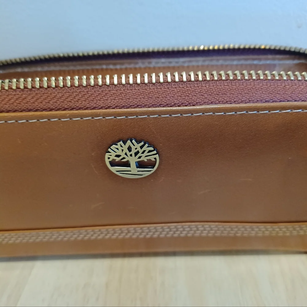 Women's Timberland Leather Wristlet - Picture 6 of 11